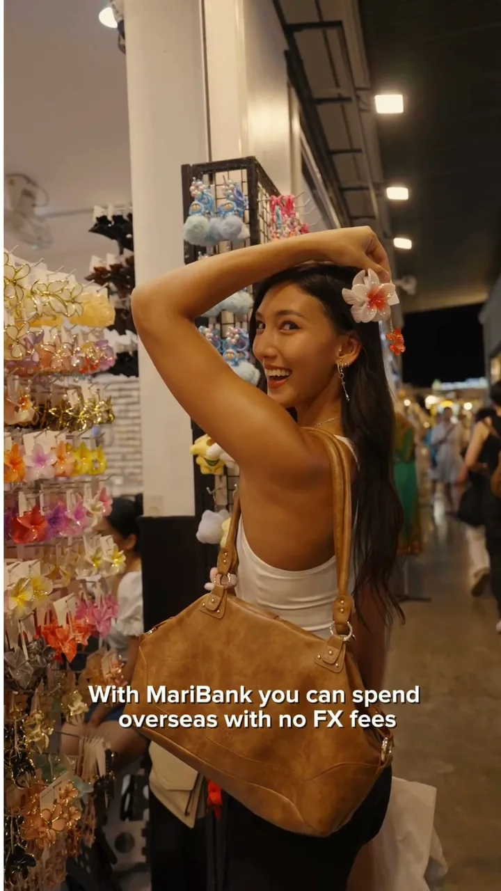 MariBank creator at a Bangkok market stall